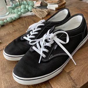 Black, size 10 (women’s) Vans.